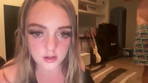 Snapshot of aussiecouple101798558 chatting on November 3, 5:58 pm aussiecouple101798558 online show from November 3, 5:58 pm