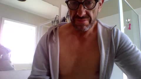 Snapshot of aussieguy59660 chatting on September 21, 1:07 am aussieguy59660 online show from September 21, 1:07 am