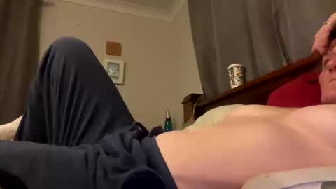 Snapshot of aussielovingxxx chatting on April 25, 9:01 am Milf4u online show from April 25, 9:01 am