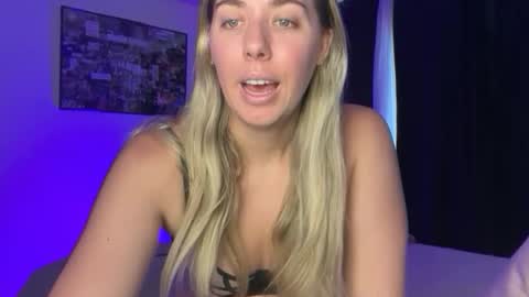 Snapshot of aussielulu chatting on February 17, 1:57 am aussielulu online show from February 17, 1:57 am