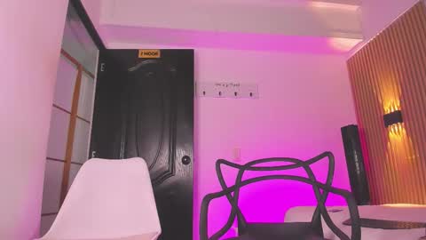 Snapshot of austin_rouse chatting on November 9, 7:23 pm austin_rouse online show from November 9, 7:23 pm