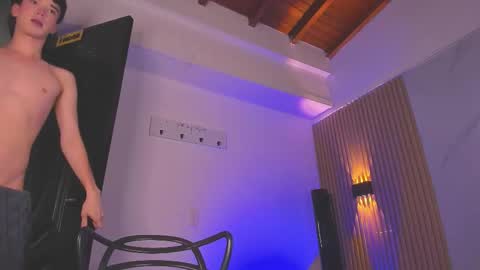 Snapshot of austin_rouse chatting on January 9, 7:26 pm austin_rouse online show from January 9, 7:26 pm