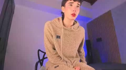 Snapshot of austin_rouse chatting on January 11, 8:58 pm austin_rouse online show from January 11, 8:58 pm