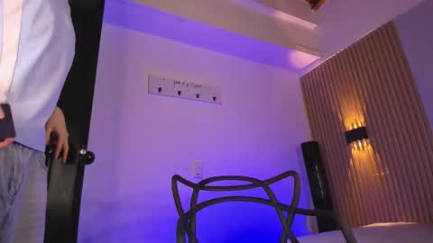 Snapshot of austin_rouse chatting on February 10, 8:35 pm austin_rouse online show from February 10, 8:35 pm