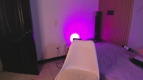 Snapshot of austin_rouse chatting on February 13, 7:43 pm austin_rouse online show from February 13, 7:43 pm