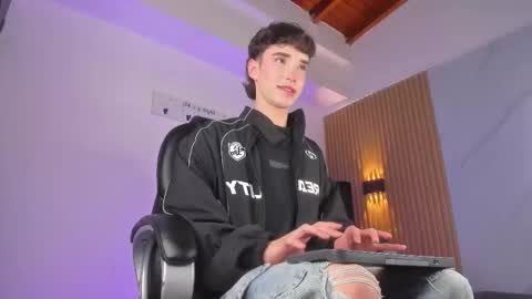 Snapshot of austin_rouse chatting on March 4, 8:15 pm austin_rouse online show from March 4, 8:15 pm