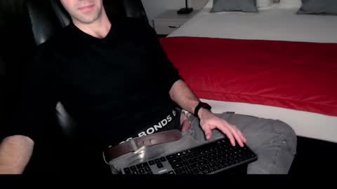 australopithas online show from November 9, 12:14 pm