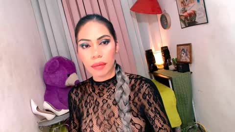 Snapshot of ava_cummer chatting on December 19, 1:40 pm Ava online show from December 19, 1:40 pm