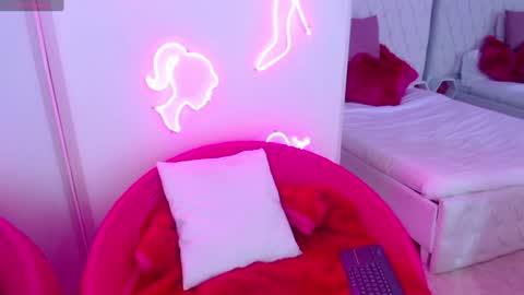 AVA online show from February 4, 3:47 pm