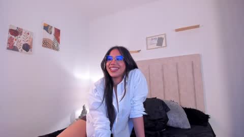 Avaline Help me reach 100 likes TRANSMISSION EVERY DAY FROM 39 PM online show from January 12, 11:50 am