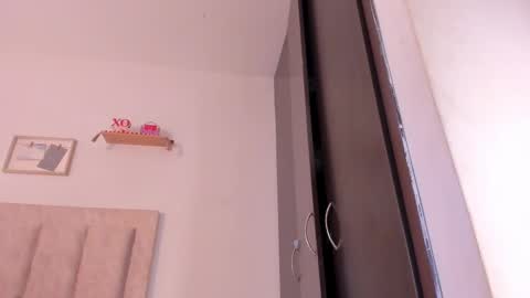 Avaline Help me reach 100 likes TRANSMISSION EVERY DAY FROM 39 PM online show from February 21, 1:33 am