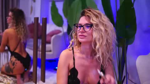 Snapshot of avamaddisson chatting on October 17, 4:04 am Ava online show from October 17, 4:04 am