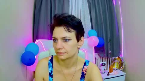 avasaturnian online show from October 4, 6:44 am