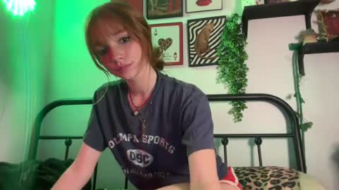 Snapshot of avaxlee chatting on June 27, 2:16 am avaxlee online show from June 27, 2:16 am