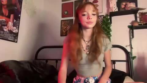 Snapshot of avaxlee chatting on July 8, 2:16 am avaxlee online show from July 8, 2:16 am