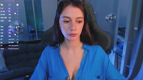 Avie online show from October 21, 9:15 pm