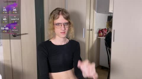 Snapshot of avery_adam chatting on February 5, 12:43 pm Alex online show from February 5, 12:43 pm