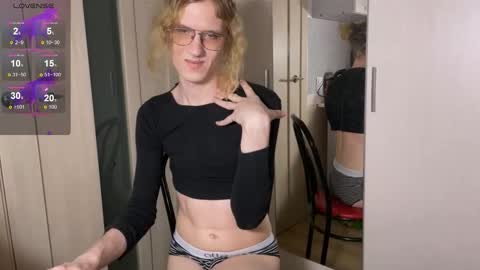 Snapshot of avery_adam chatting on February 9, 7:29 pm Alex online show from February 9, 7:29 pm