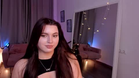 Snapshot of avery_flores chatting on December 15, 10:03 pm Avery online show from December 15, 10:03 pm