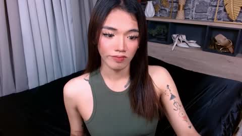 Snapshot of avery_hunt chatting on February 19, 7:43 pm Avery online show from February 19, 7:43 pm