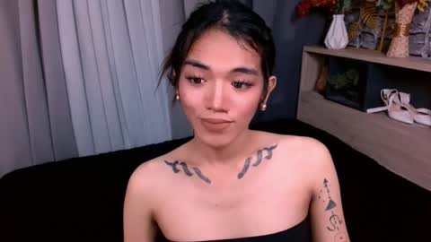 Snapshot of avery_hunt chatting on March 9, 2:48 am Avery online show from March 9, 2:48 am