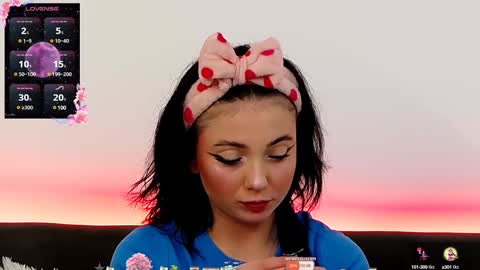 AveryWillow online show from February 7, 7:27 pm