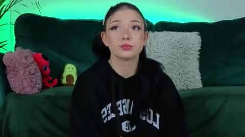 AveryWillow online show from September 25, 5:11 am