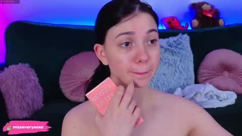 AveryWillow online show from March 22, 11:52 pm