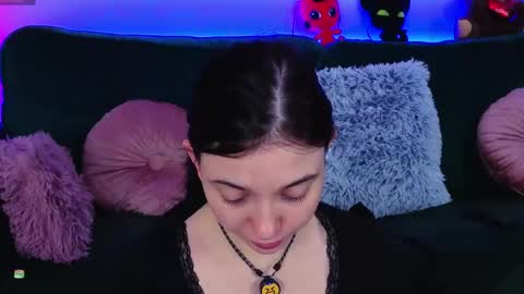 AveryWillow online show from April 5, 12:30 am