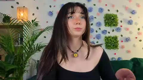 AveryWillow online show from June 22, 2:35 am