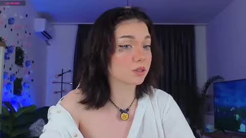 AveryWillow online show from July 28, 11:15 pm
