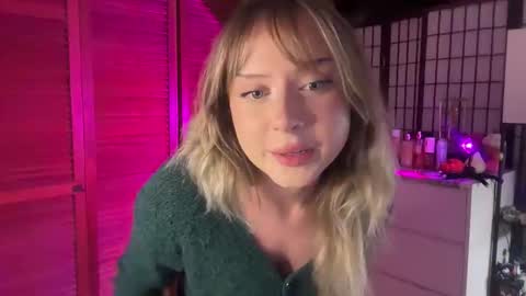 Avery  online show from November 6, 1:50 am