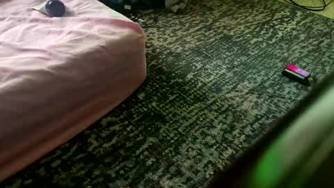 Snapshot of aveyboi chatting on April 12, 11:10 pm Avey Boi online show from April 12, 11:10 pm