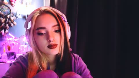 Snapshot of avi_nile chatting on December 7, 3:14 am Avriel online show from December 7, 3:14 am