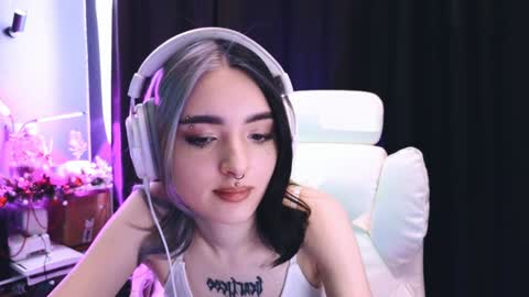 Snapshot of avi_nile chatting on January 20, 5:26 am Avriel online show from January 20, 5:26 am