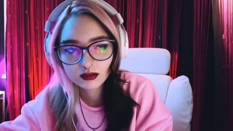 Snapshot of avi_nile chatting on February 15, 2:47 am Avriel online show from February 15, 2:47 am