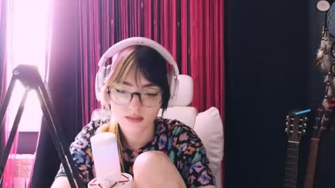 Avriel online show from May 4, 4:30 am