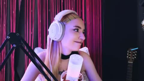 Avriel online show from May 7, 4:40 am