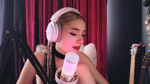 Avriel online show from May 31, 3:47 am