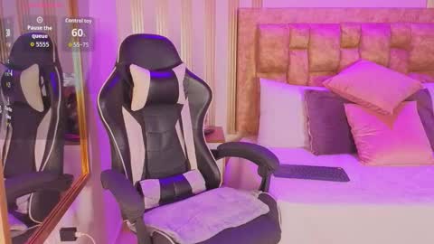 AVIS  online show from February 26, 7:35 pm