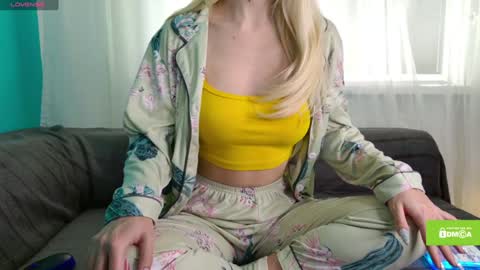 avr0ria online show from January 3, 8:43 pm