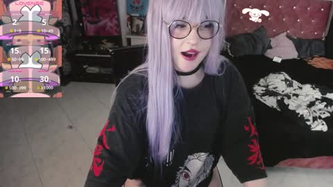 Snapshot of avril2809 chatting on December 16, 1:42 am Abril online show from December 16, 1:42 am