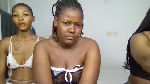 Snapshot of avril_lily chatting on February 10, 2:04 am Avril online show from February 10, 2:04 am