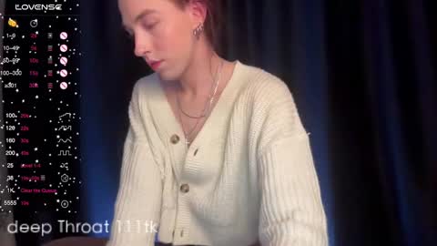 avril_pearly_ online show from January 2, 8:13 pm