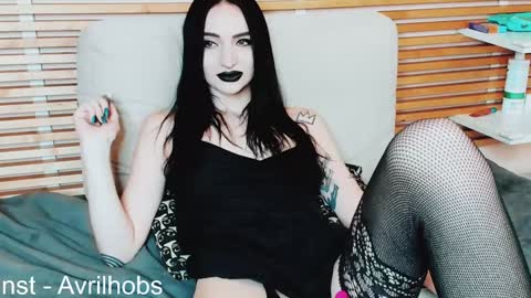 Avril online show from February 6, 11:32 am