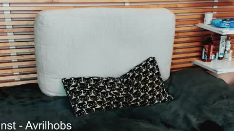 Avril online show from April 11, 7:13 am