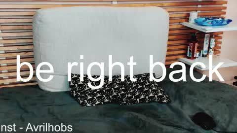 Avril online show from April 11, 8:02 pm