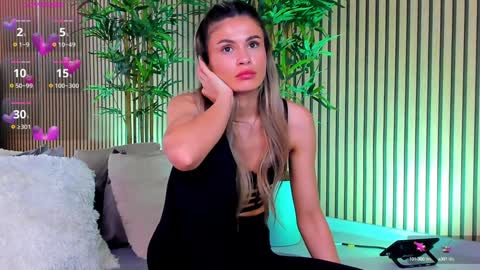 AVRILL CYRUX online show from January 2, 1:40 pm