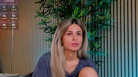 AVRILL CYRUX online show from March 7, 7:19 am