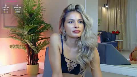 AVRILL CYRUX online show from October 17, 8:28 am